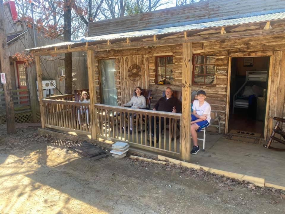 Acorn Hideaways Canton Old West Bunkhouse For 9 - Trail'S End Corral Exterior photo