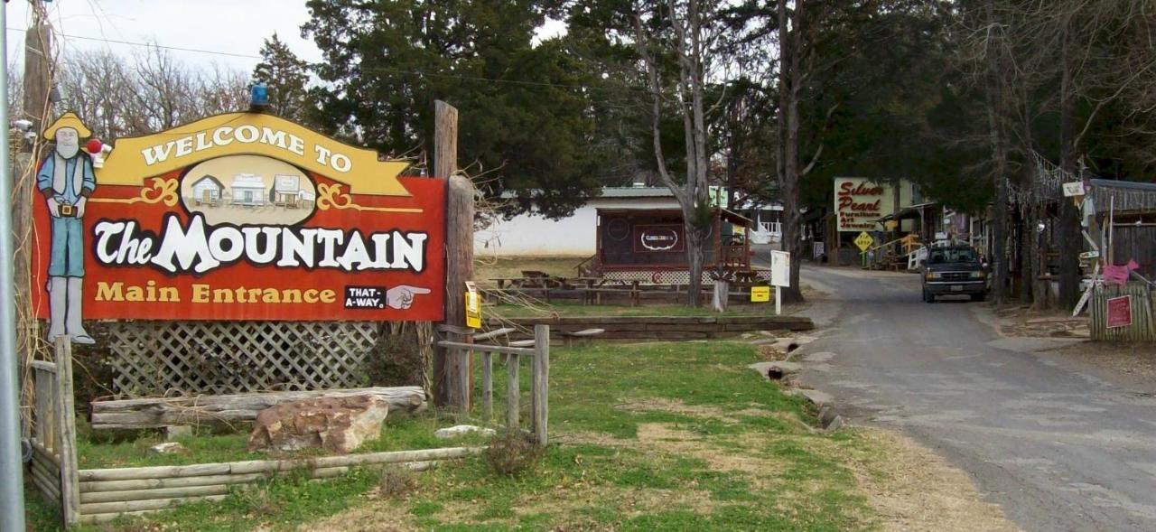 Acorn Hideaways Canton Old West Bunkhouse For 9 - Trail'S End Corral Exterior photo